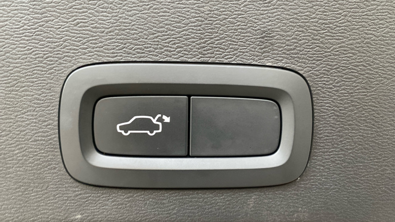 Volvo Xc40 2.0 B4P R DESIGN Pro 5dr Auto [7 speed] Petrol Estate